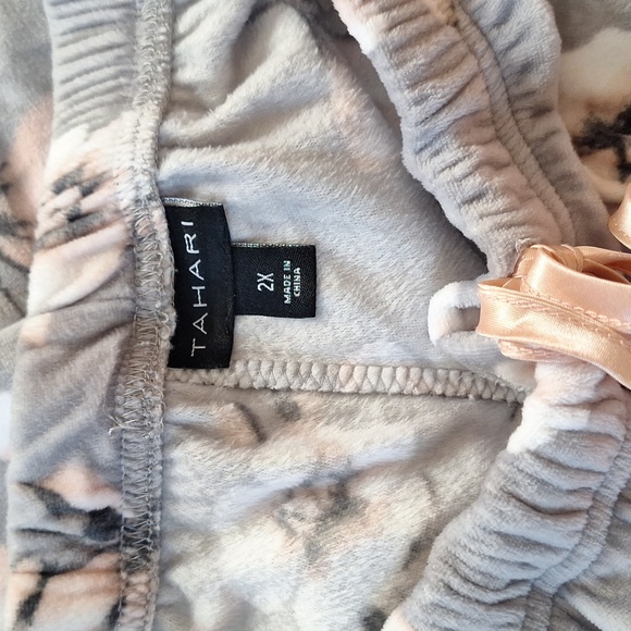 Tahari pajama set, lounge wear New with tags 2X - Picture 4 of 6